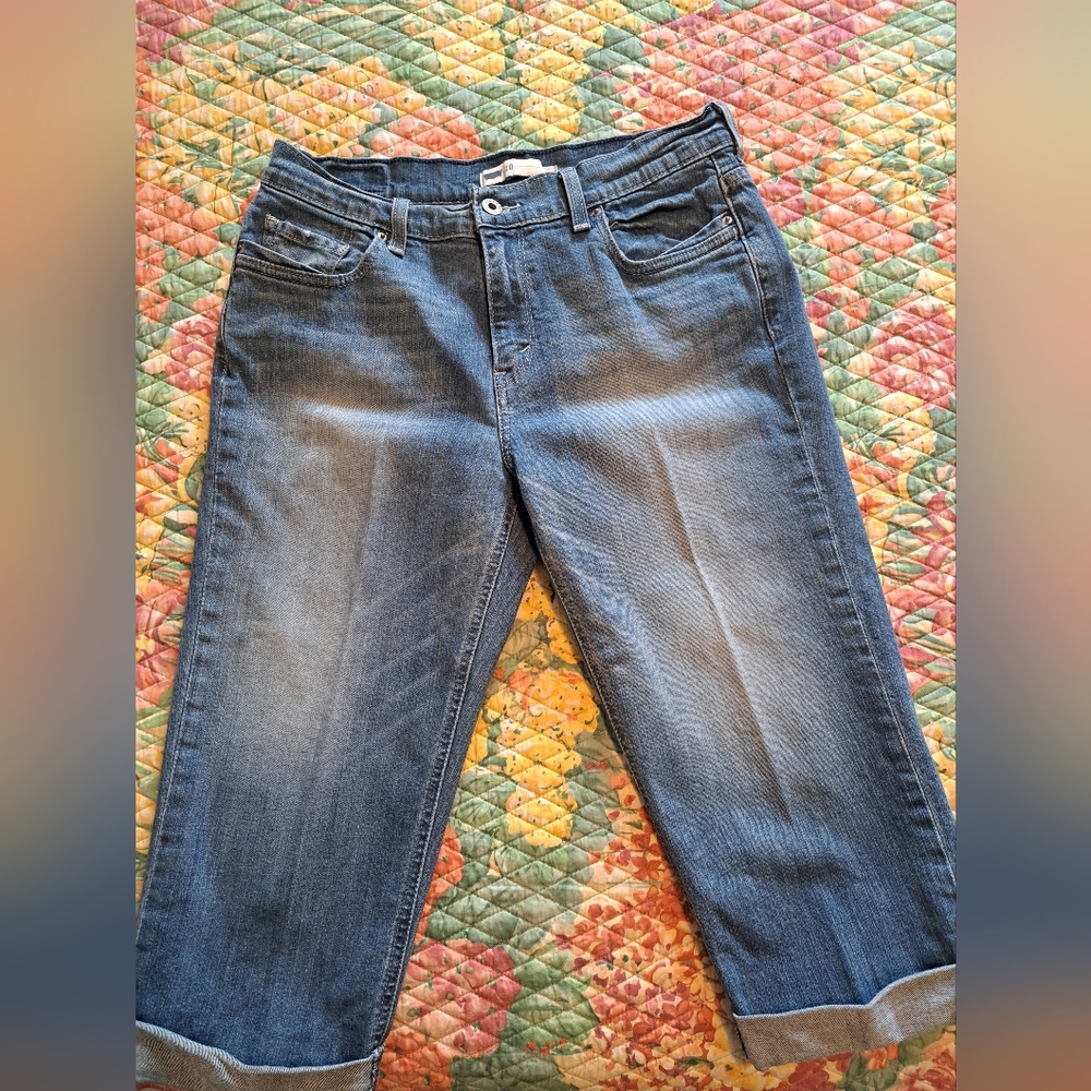 Levi Cuffed Capri Distressed Denim Size 10 White Label